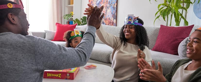 Spin Master Games, Hedbanz 2023 Edition with New Cards, Picture Guessing Board Game, for Family & Kids, 2-6 Players, for Ages 6 & Up