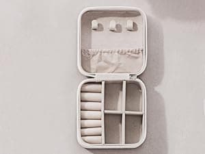 HAPPY LOLLI Birthday Gift for Tween & Teen Girls – 8 Wrapped Gifts with Empowering Tasks – Perfect for Christmas & Birthdays