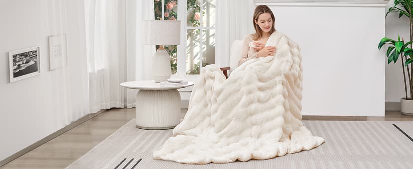 Touchat Luxury Faux Rabbit Fur Throw Blanket for Couch, Super Heavy Warm Cozy Fuzzy Blanket for Sofa Bedroom Living Room, Ultra Soft Fluffy Reversible Plush Blanket for Home Decor Gifts,Cream White