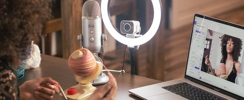 Logitech StreamCam Premium Webcam for Streaming and Content Creation, Full HD 1080p 60 fps, Works with Microsoft Teams, Google Meet, Zoom, Nintendo Switch 2’s new GameChat mode, for PC/Mac – Graphite