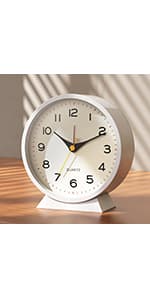 AYRELY® Battery Operated Desk Alarm Clocks with Light,Retro Silent No Ticking Analog Small Clock,Loud Table Clock for Bedside/Bedroom/Kitchen/Office/Travel/Kids/Room Decor Aesthetic Vintage(Green)