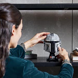 LEGO Star Wars The Mandalorian Helmet 75328 Buildable Model Kit, Display Collectible Decoration Set for Adults, Men, Women, Mom, Dad, Collectible Gift Idea