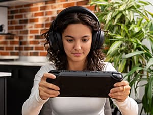 WD Black SN7100 2TB NVMe SSD - Gen4 PCIe, M.2 2280, Up to 7,250 MB/s Read, Up to 6,900 MB/s Write, Next Gen TLC 3D NAND, for Laptops, Handheld Gaming Devices - WDS200T4X0E