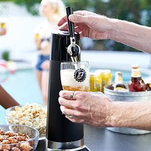 FIZZICS - DraftPour Beer Dispenser - Converts Any Can or Bottle Into a Nitro-Style Draft, Gift for Men and Beer Enthusiast, Beer Tap Draft Machine - Carbon