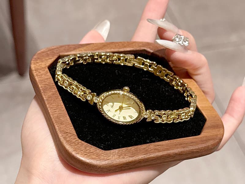 CARLIEN Fashion Vintage Gold Oval Quartz Watches for Women - Alloy Steel Band Slim Bracelet - Roman Numerals Numbers - Dainty Elegant Dress Wristwatch Waterproof