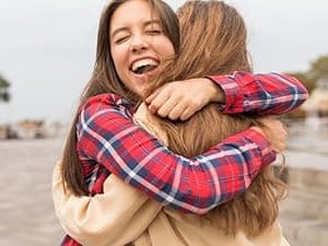 Qunrwe Pocket Hug Token,Long Distance Gifts Keepsake,Double Sided Inspirational Thinking of you Gift with Leather Keychain