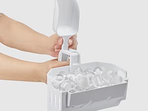 Silonn Ice Maker Countertop, Portable Ice Machine with Carry Handle, Self-Cleaning Ice Makers with Basket and Scoop, 9 Cubes in 6 Mins, 26 lbs per Day, Ideal for Home, Kitchen, Camping, RV