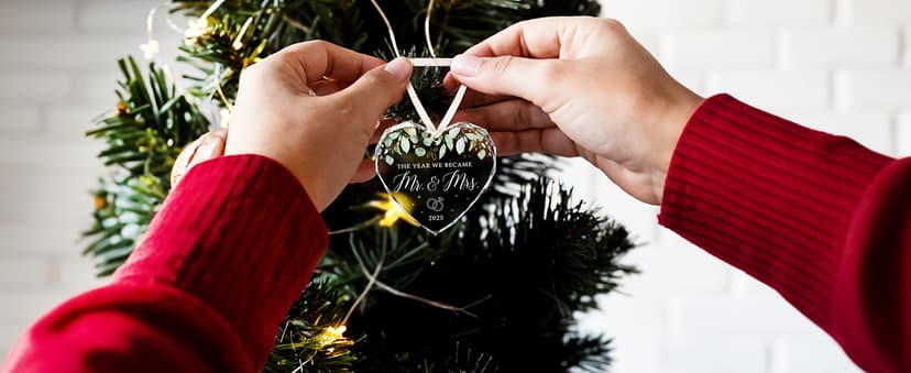 HEXMOZ Wedding Gifts for Couples 2025 - Mr and Mrs Gifts - Bridal Shower Gift, Wedding Ideas for Newly Wed, Bride, Future Mr Mrs - Just Married Glass Ornament 2025, 1st Married Couple Christmas Decor