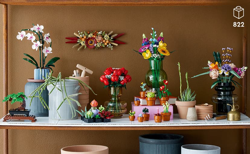 LEGO Botanicals Bouquet of Roses Artificial Flowers - Fake Red Roses Building Set for Adults, Ages 18+ - Gifts for Anniversary for Women & Men - Home Decor for Table Display - 10328