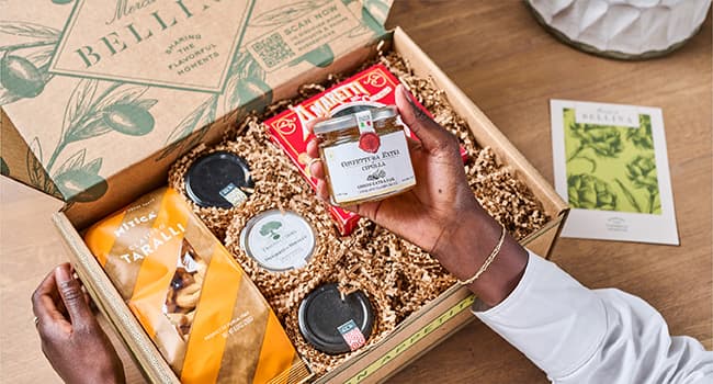 Mercato di Bellina Italy's Finest Artisanal Italian Food Gift Basket - All Natural Gourmet Pasta Gift Basket. Ideal for Holiday, Sympathy, Congratulations, Anniversary or Celebration. Taste of Italy.