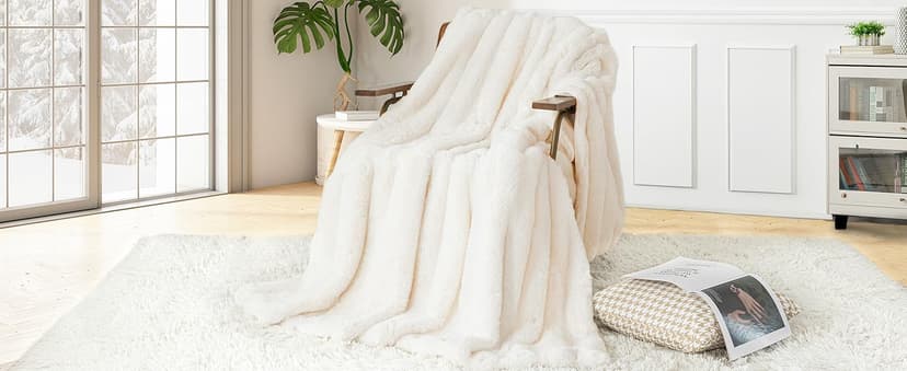 Touchat Luxury Faux Rabbit Fur Throw Blanket for Couch, Super Heavy Warm Cozy Fuzzy Blanket for Sofa Bedroom Living Room, Ultra Soft Fluffy Reversible Plush Blanket for Home Decor Gifts,Cream White