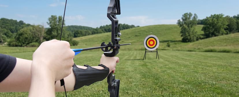 Recurve Bow and Arrow Set for Adults, 30–40lbs Right-Handed Archery Kit with Carbon Arrows & Accessories for Outdoor Target Practice