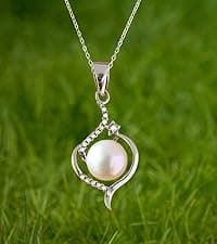 YEETONDA Granddaughter Necklace - Granddaughter Gifts from Grandma, Graduation Gifts for Her, Birthday Christmas Confirmation Wedding Keepsake Jewelry gifts for Granddaughter Teen Girls, Sterling Silver Freshwater Pearl Necklace