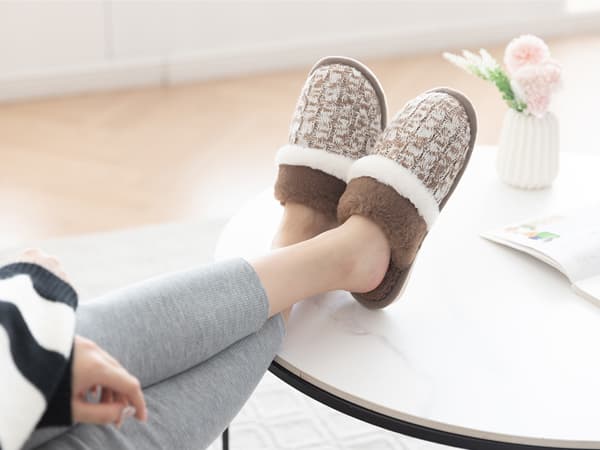 Cozy Slippers for Women Indoor and Outdoor Fuzzy House Shoes with Memory Foam Anti-Skid Sole Gifts for Women Mom Ladies