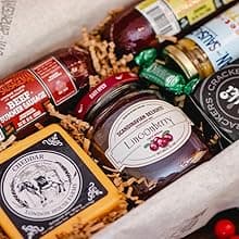 Dan the Sausageman Juneau Gourmet 8 items Gift Basket - Original Summer Sausage, Wisconsin Cheese, Mustard, Craker, Olives, Nuts and Candy | Gift Snack Box