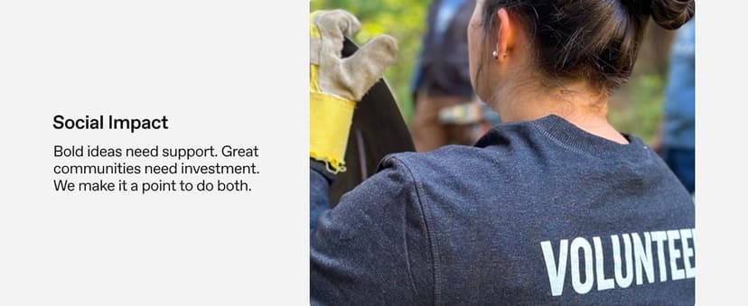 Stanley Heritage Classic Vacuum Bottle with Handle 1.1 qt | Wide Mouth w/Leakproof Cup Lid | Keep Drinks Hot or Cold | Insulated Stainless Steel Thermal Bottle | BPA-Free | Hammertone Green