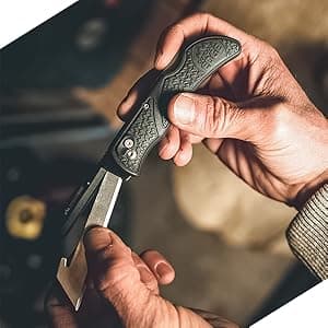 OUTDOOR EDGE OUTDOOR EDGE 3.5" RazorLite EDC Knife. Pocket Knife with Replaceable Blades and Clip. The Perfect Hunting Blade for Skinning Deer. Blaze Orange with 6 Blades