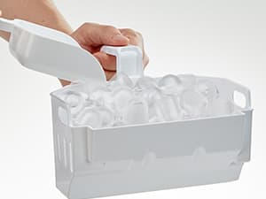 Silonn Ice Maker Countertop, Portable Ice Machine with Carry Handle, Self-Cleaning Ice Makers with Basket and Scoop, 9 Cubes in 6 Mins, 26 lbs per Day, Ideal for Home, Kitchen, Camping, RV