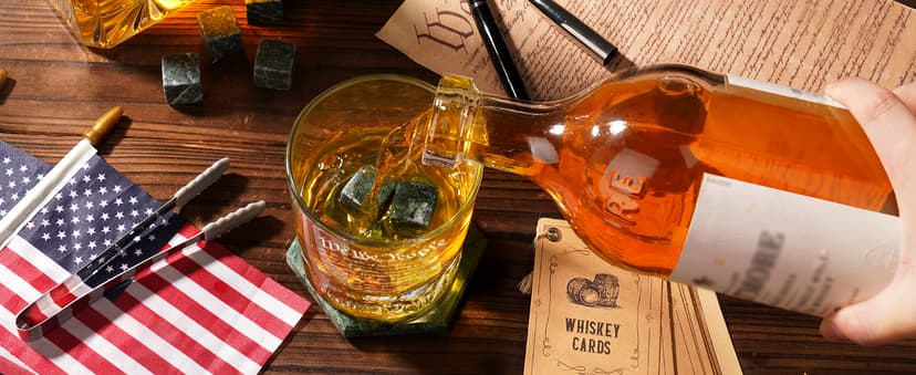 PONPUR Whiskey Decanter Engraved We The People American Flag, 750ml Whiskey Decanter Set with 2 Glasses, Christmas Boss Day Patriotic Birthday Gifts For Men Dad, Liquor Scotch Bourbon Presents