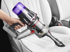 Dyson V9 Motorbar Cordless Vacuum, Cleans Hard Floors and Carpets, Detangles, Converts to Handheld, 100AW, 3 Power Modes, Up to 40 Minutes¹