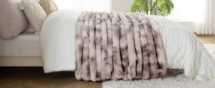 Touchat Luxury Faux Rabbit Fur Throw Blanket for Couch, Super Heavy Warm Cozy Fuzzy Blanket for Sofa Bedroom Living Room, Ultra Soft Fluffy Reversible Plush Blanket for Home Decor Gifts,Cream White
