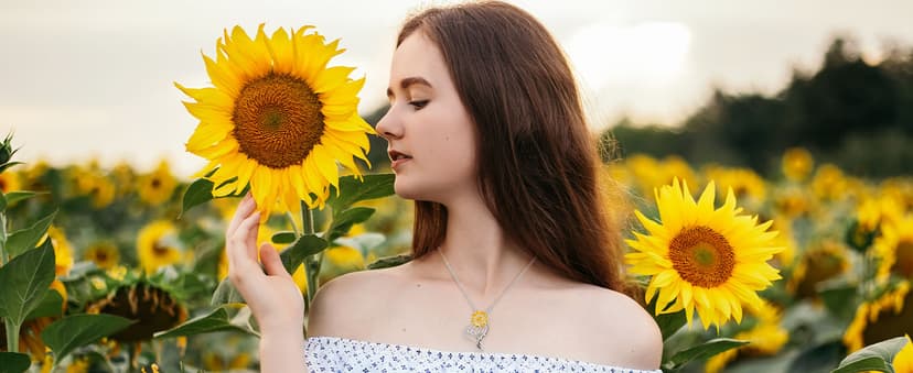 Anniversary for Gifts Women Wife, 18k Gold Plated Sunflower Necklaces for Women, Anniversary Her Gifts Birthday Gift for Wife You Are My Sunshine Woman's Jewelry Girlfriend Grandma Mom Daughter