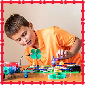 Build 100+ STEM projects with 28 snap-together parts and a full-color project manual SNAP CIRCUITS Jr. SC-100 STEM Electronics Kit, 100+ Projects, Ages 8+ B00008BFZH
