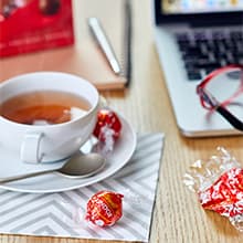 Lindt LINDOR Assorted Chocolate Candy Truffles, 15.2 oz. Bag B00UXI3PEM