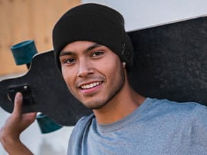 Foxelli Bluetooth Beanie Hat – 15-Hour Battery, Built-in Mic, Fully Washable, Perfect Tech Gift for Men & Women B08T6QBZC2