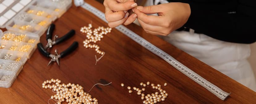 SmileBelle Pearl Necklaces for Women, Daisy Pearl Choker as Christmas Stocking Stuffers for Teens, Silver Daisy Pearls Jewelry Trendy Stuff Birthday Gifts 3 Pearls White Necklace as Wedding Jewelry