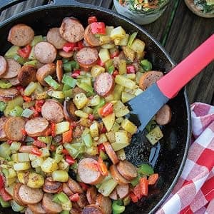 Weekend Camping Cookbook: Over 100 Delicious Recipes for Campfire and Grilling (Fox Chapel Publishing) Make-Ahead Meals for Outdoor Adventures - Cast Iron Nachos, Bacon S'Mores, Foil Packs, and More 1497102936