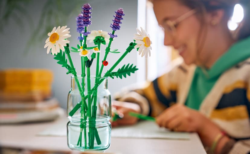 Building Toys for Girls & Boys, Ages 9+, Artificial Flowers Craft Kit, Home Décor & Display, 133 Pieces, Gift for Kids LEGO Botanicals Daisies 11508 B0FMS7CRHX