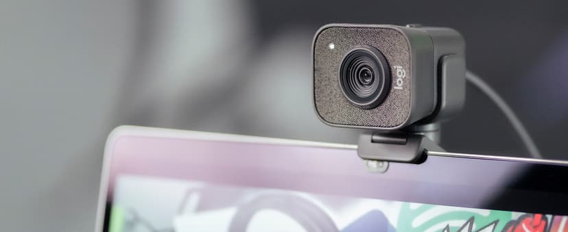 Logitech StreamCam Premium Webcam for Streaming and Content Creation, Full HD 1080p 60 fps, Works with Microsoft Teams, Google Meet, Zoom, Nintendo Switch 2’s new GameChat mode, for PC/Mac – Graphite