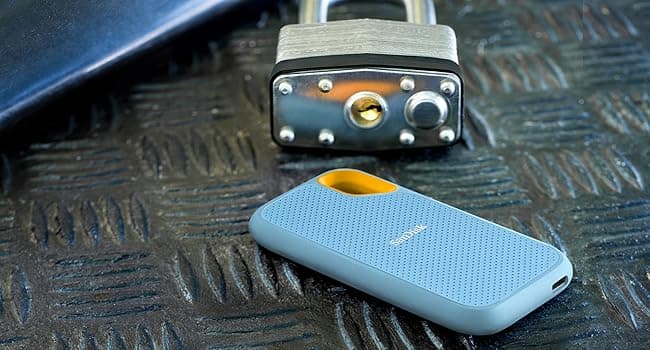 SanDisk 2TB Extreme Portable SSD - Up to 1050MB/s, USB-C, USB 3.2 Gen 2, IP65 Water and dust Resistance, Updated Firmware, Sky Blue - External Solid State Drive - SDSSDE61-2T00-G25B