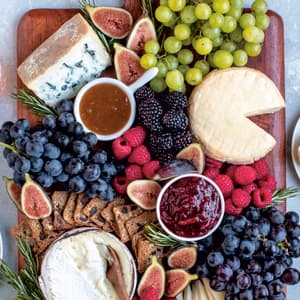 The Cheese Board Deck: 50 Cards for Styling Spreads, Savory and Sweet 0593233271
